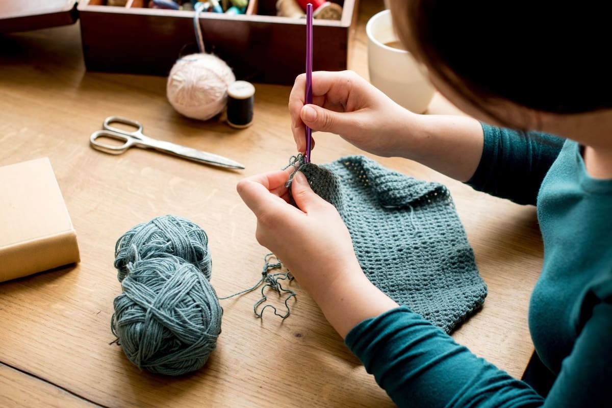 ¿Inicia muchos proyectos pero no termina ninguno? Descubre qué es el “patrón del todólogo” y por qué tu cerebro podría ser adicto a la novedad