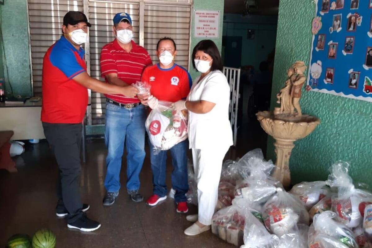 Olimpia vuelve apoyar en la lucha contra el coronavirus al entregar despensa a asilo de ancianos
