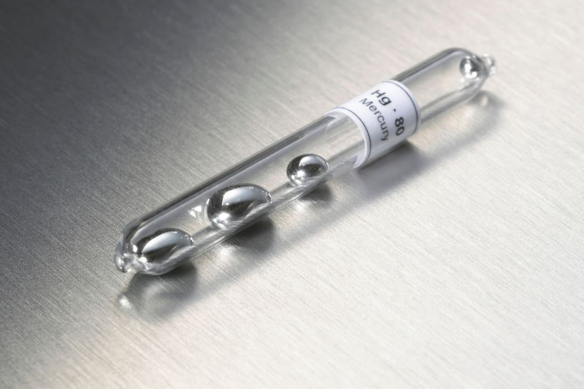 Autoridades investigan el origen y destino de 73 kilos de mercurio asegurados en una empresa de mensajería del Edomex