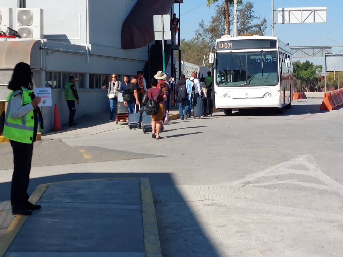 Decenas de pasajeros se vieron afectados por el bloqueo.