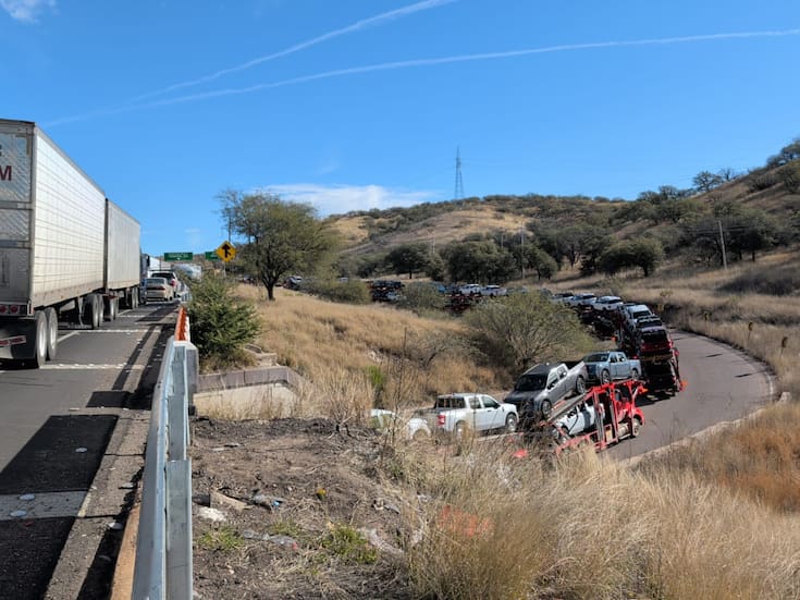 Fallas del sistema de aduana provocan congestionamiento vehicular