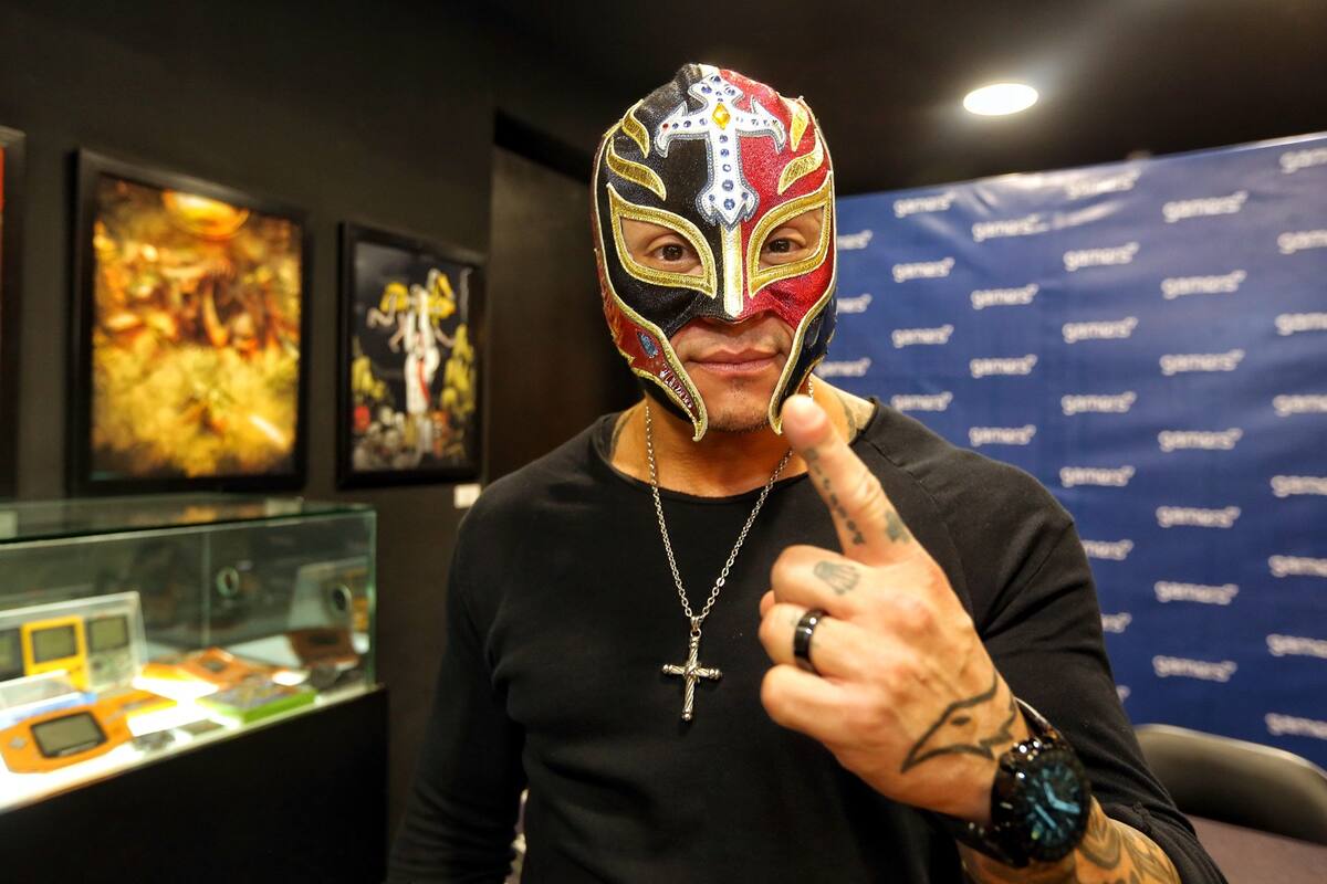 Compartir cuadrilátero con Rey Mysterio, reto cumplido para Humberto Carrillo