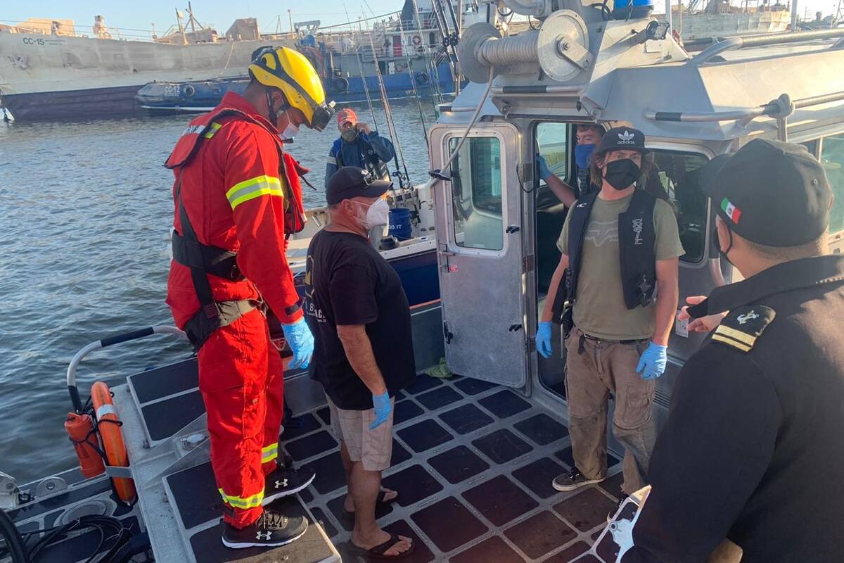 Rescatan a un mexicano y tres estadounidenses a bordo de embarcación