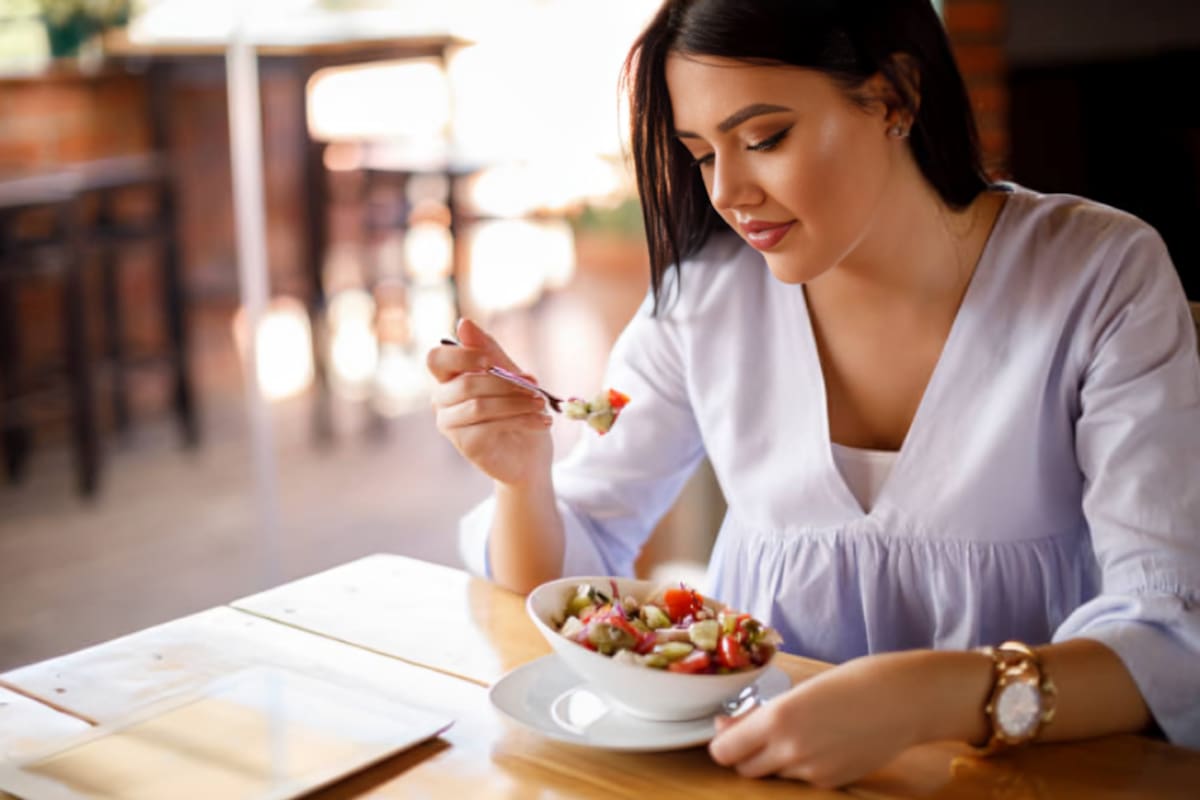 ¿Comes por necesidad o por estrés? Aprende a diferenciar el hambre real de la emocional