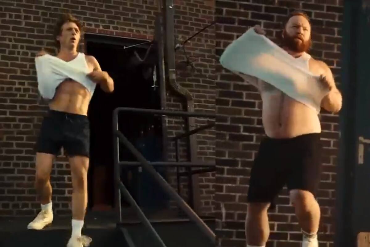 Marca de cerveza alemana copia por completo el anuncio de Calvin Klein con Jeremy Allen White