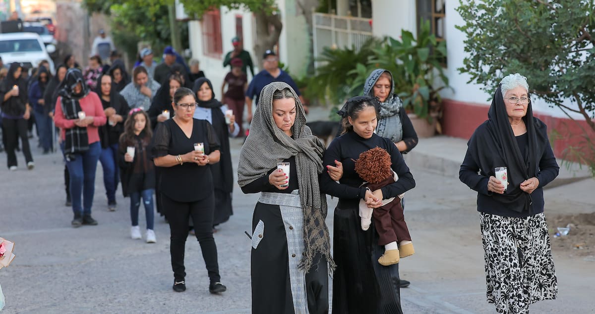 “La Marcha de las Viudas” la realizan como una representación de la tragedia que los pobladores sufrieron debido por la masacre que Pancho Villa realizó allí, el 2 de diciembre de 1915. Foto: GH archivo