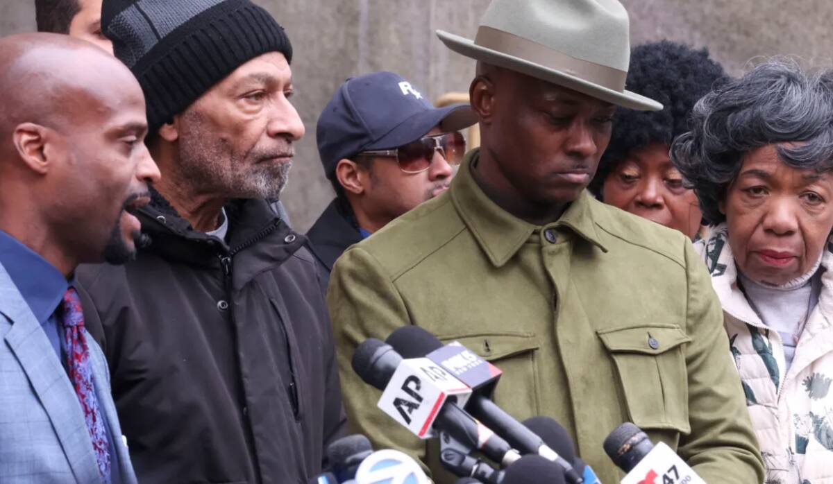 Los seres queridos de Jordan Neely reaccionan después de que Daniel Penny fuera declarado inocente, el 9 de diciembre de 2024. / EFE-EPA-Sarah Yenesel