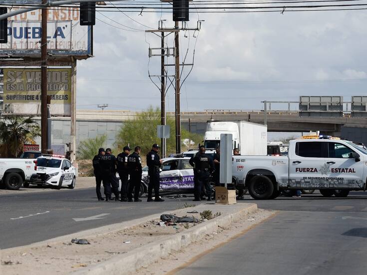 Choque entre unidad de Fuerza Violeta y pickup deja tres agentes heridos