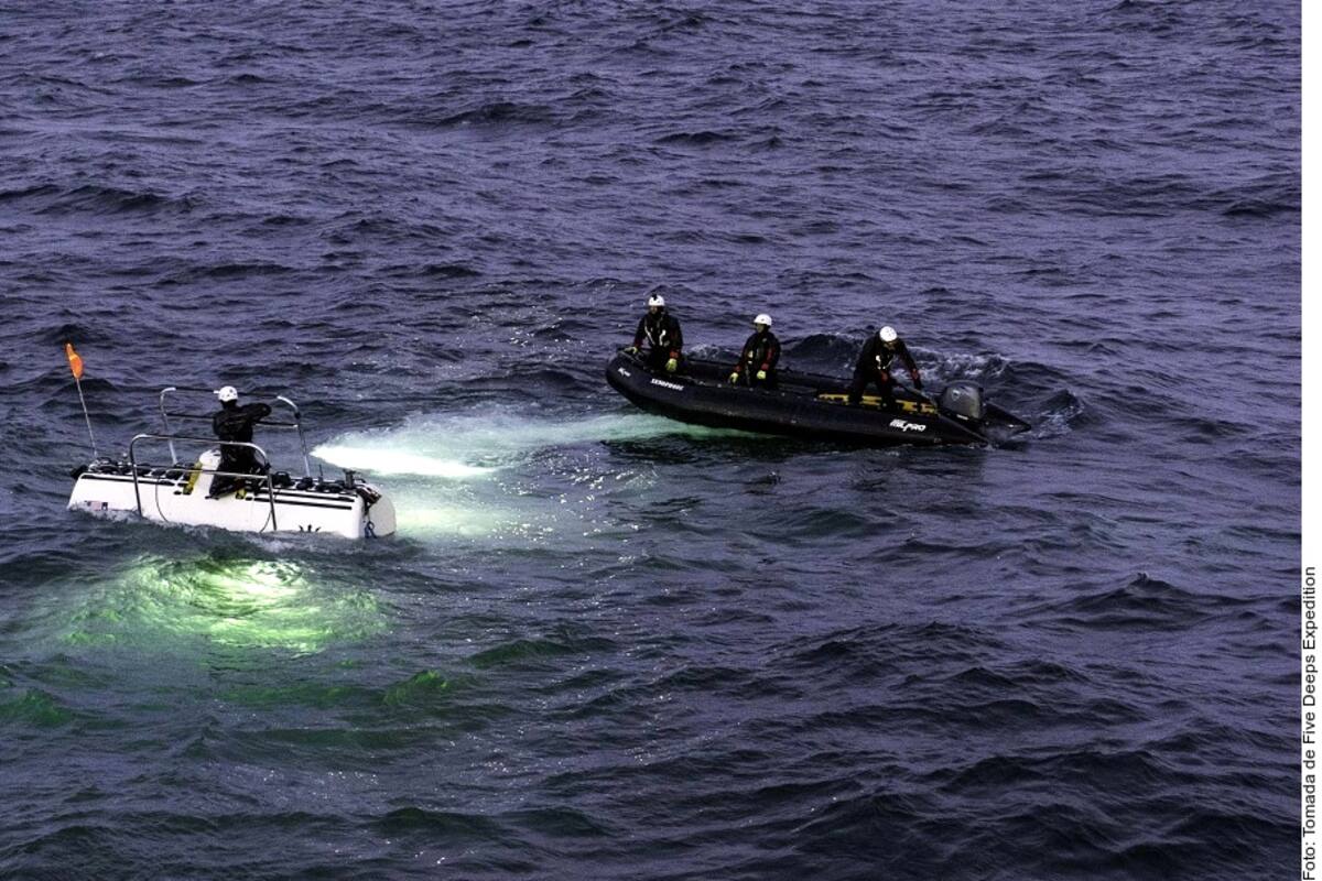 Hallan bolsa y envolturas de dulces en el lugar más profundo del mar