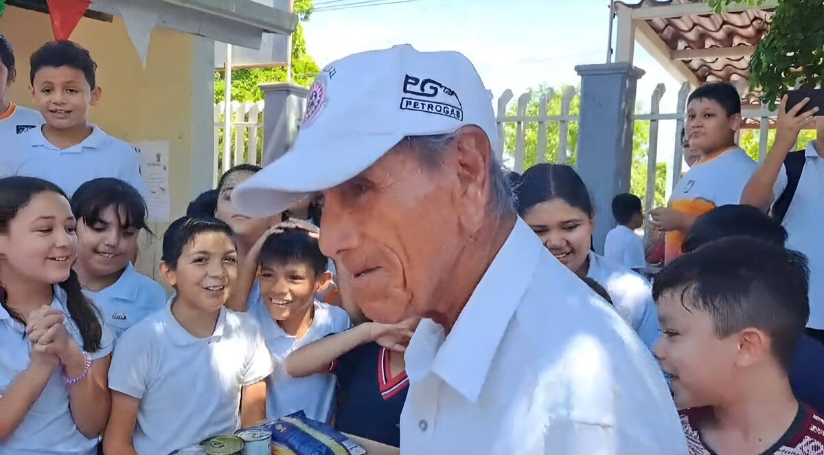 Comentó que haber sido víctima de robo lo hizo sentir muy mal, pero que la ayuda que recibió le brindó mucha alegría para continuar trabajando.
