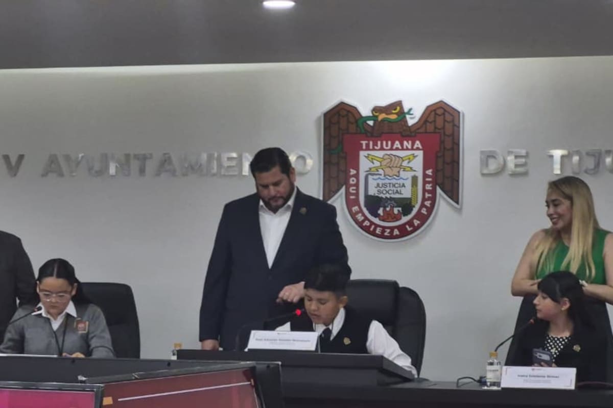 Realizan Cabildo Infantil en Tijuana con menores como autoridades por un día