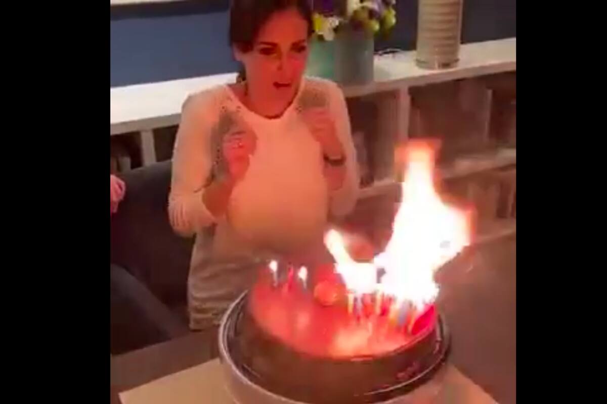 Se le “incendia” el pastel de cumpleaños a Lilly Téllez