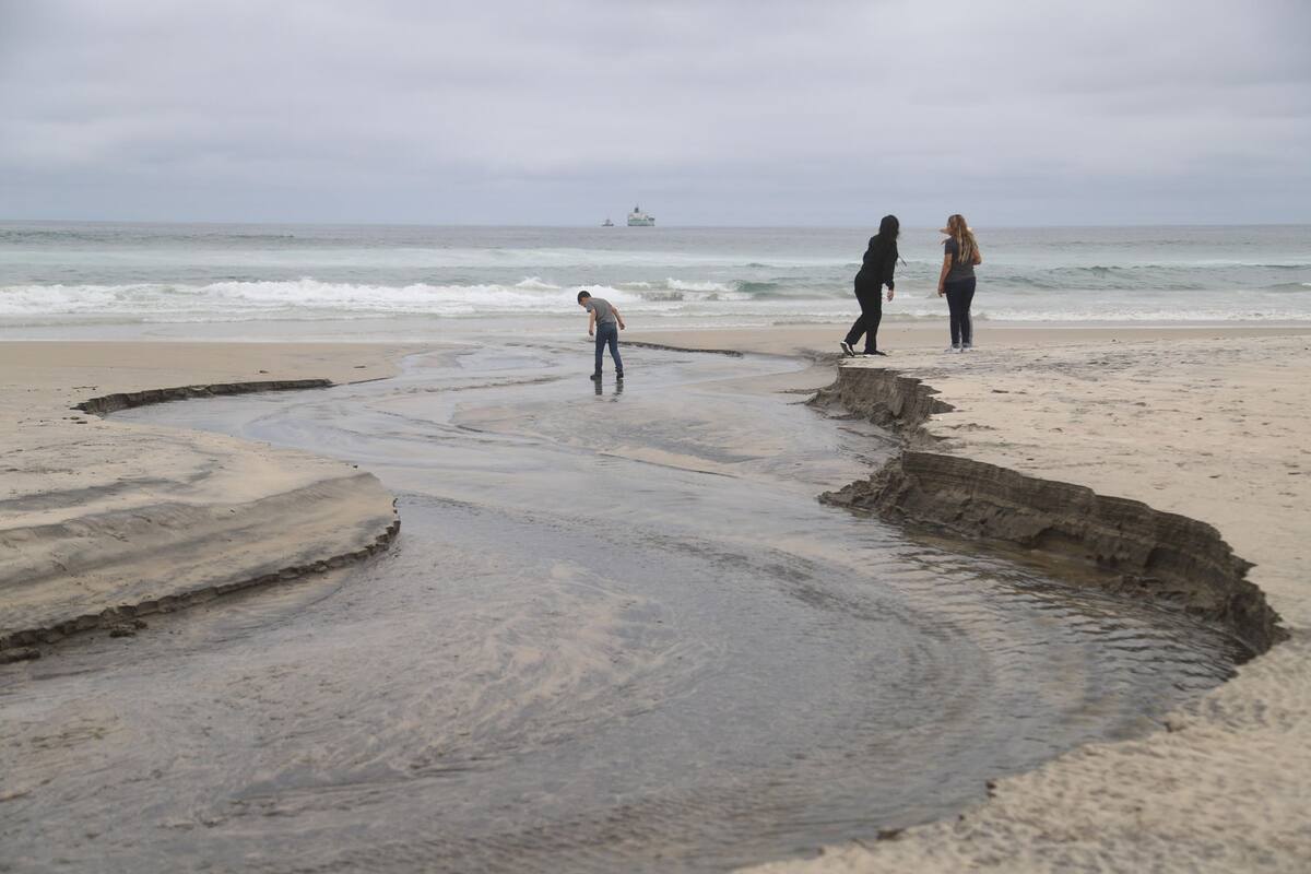 Instalarán malla para evitar basura en playas