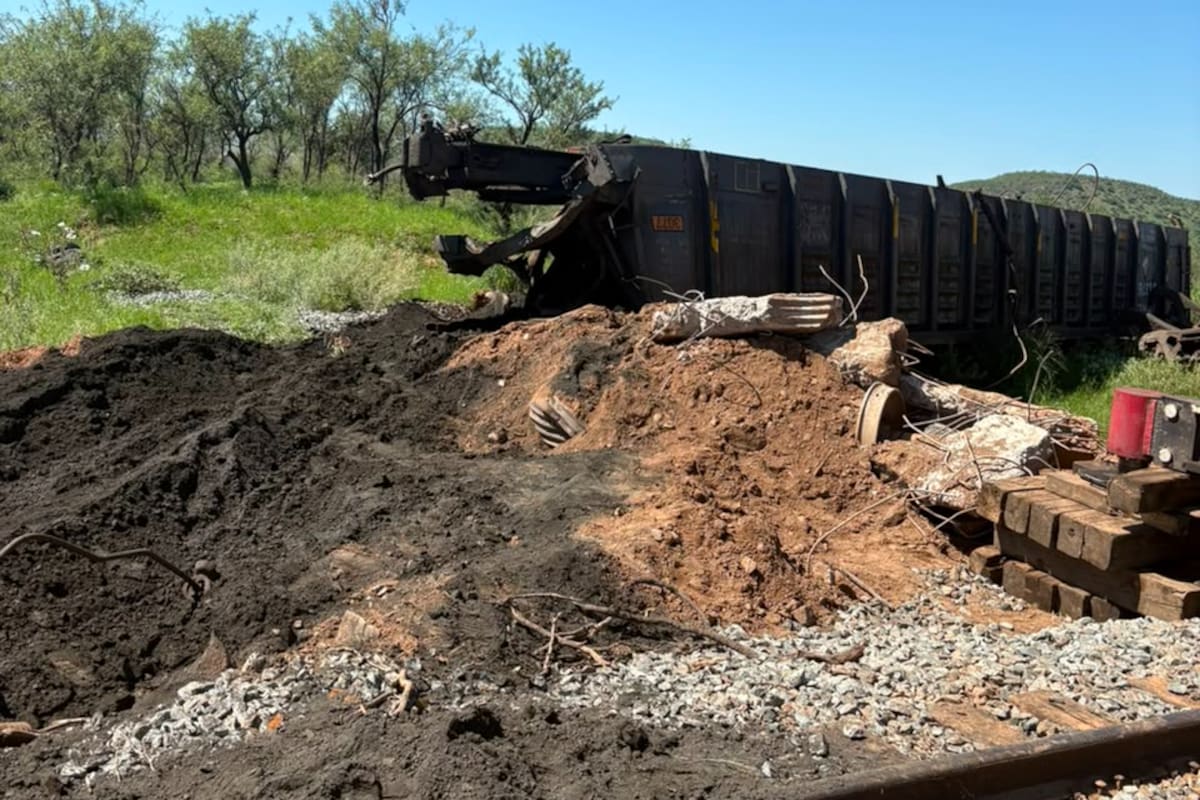 Descarrilamiento de tren en Naco derrama 65 mil litros de químico y mantiene bajo vigilancia ambiental al Ejido Cuauhtémoc