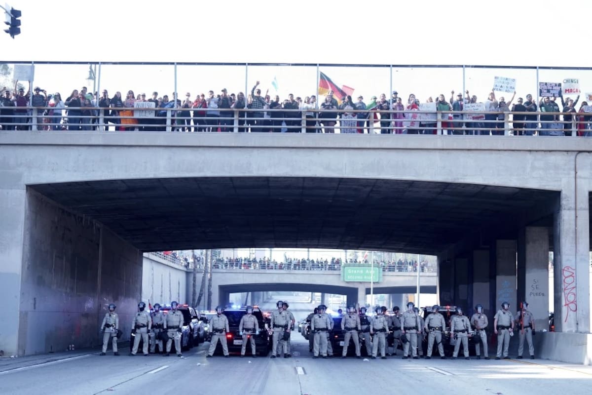 Miles de personas protestan en Los Ángeles contra deportaciones masivas