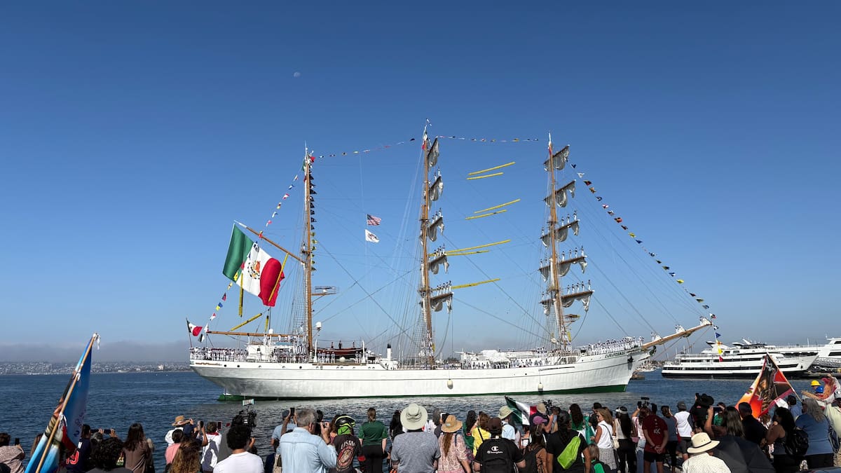 El buque escuela ARM Cuauhtémoc arribó a la bahía de San Diego este jueves. Foto: Ana Gómez