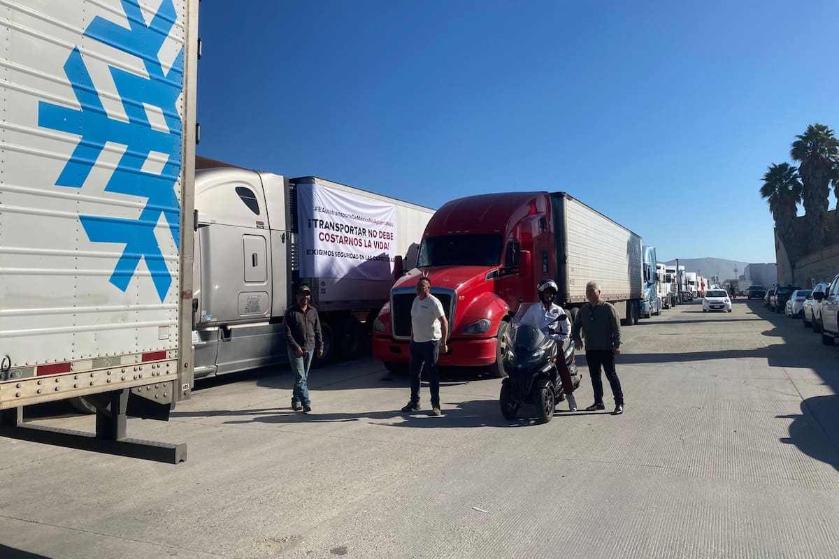 Arranca marcha de transportistas en Tijuana con hasta 100 camiones