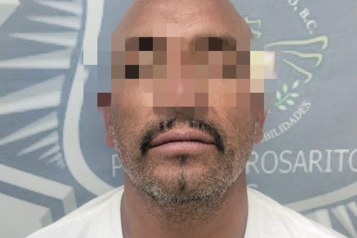 Detienen a hombre por presuntamente golpear y amenazar con un cuchillo a su pareja en Rosarito