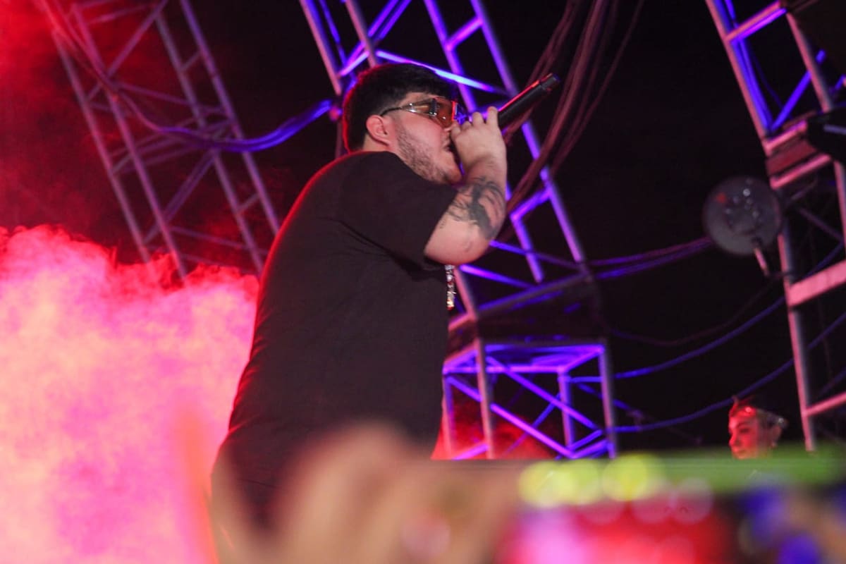 ¿Quién es Víctor Mendívil, el cantante urbano que desbordó la Isla de las Estrellas?