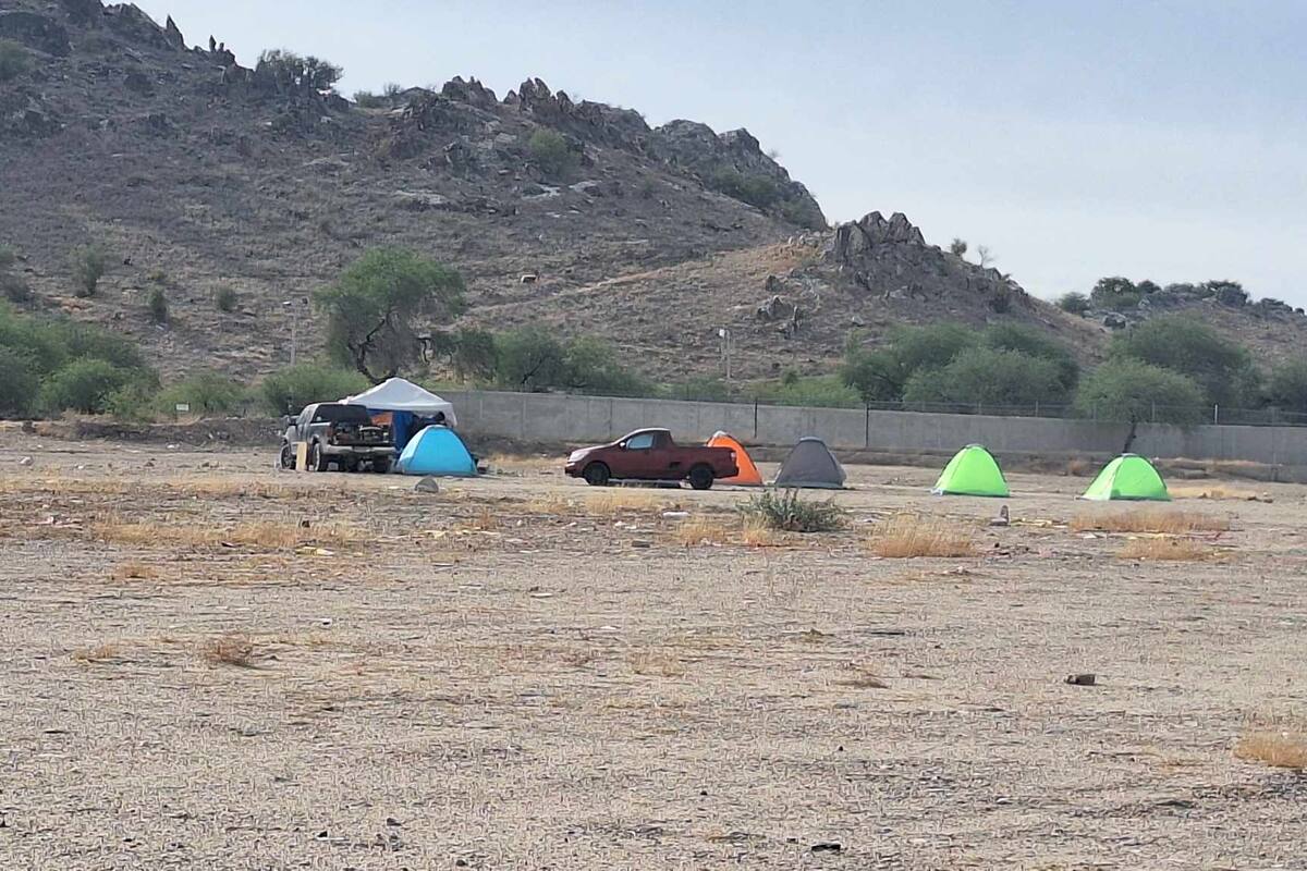 Familias se instalan en Avenida de la Cultura y calle California