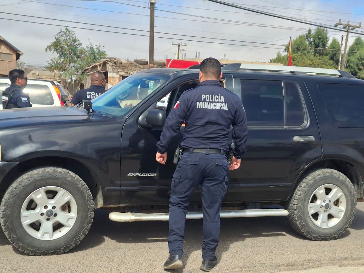 Elementos de distintas corporaciones de seguridad participaron en los filtros instalados en diferentes puntos de San Quintín para reforzar la vigilancia. Foto: Cortesía