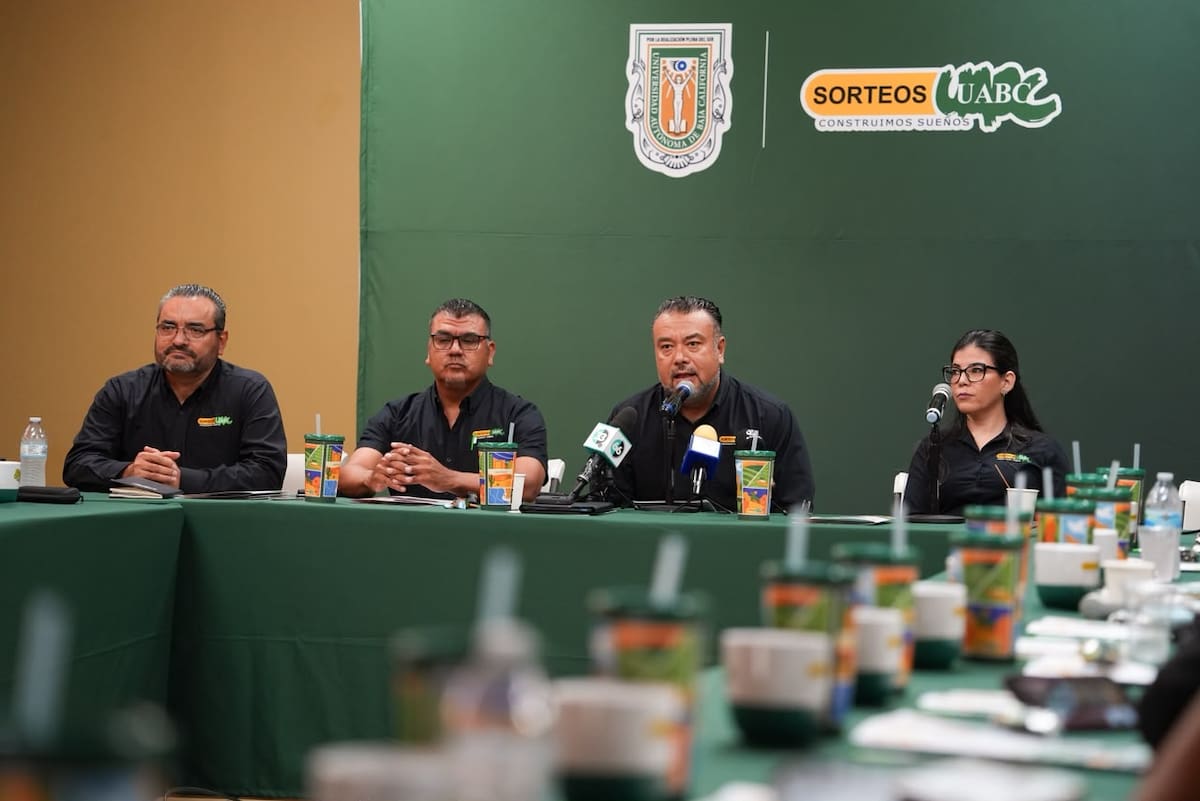 Representantes de la UABC presentaron los detalles de la edición 97 del Sorteo Magno, cuyo premio principal será de 26 millones de pesos. Foto: Cortesía