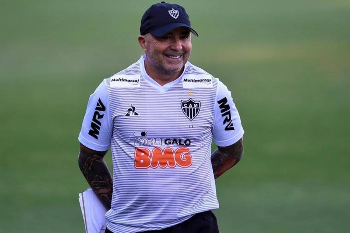 Atlético Mineiro sigue como líder al golear al Vasco de Gama por 4-1