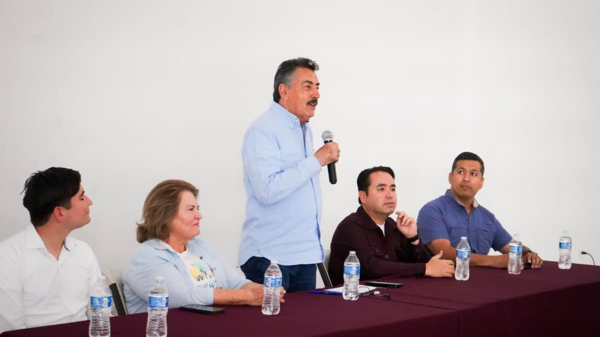 Javier Lamarque dialogó con docentes de distintos niveles educativos sobre los principales retos de la educación en Sonora.