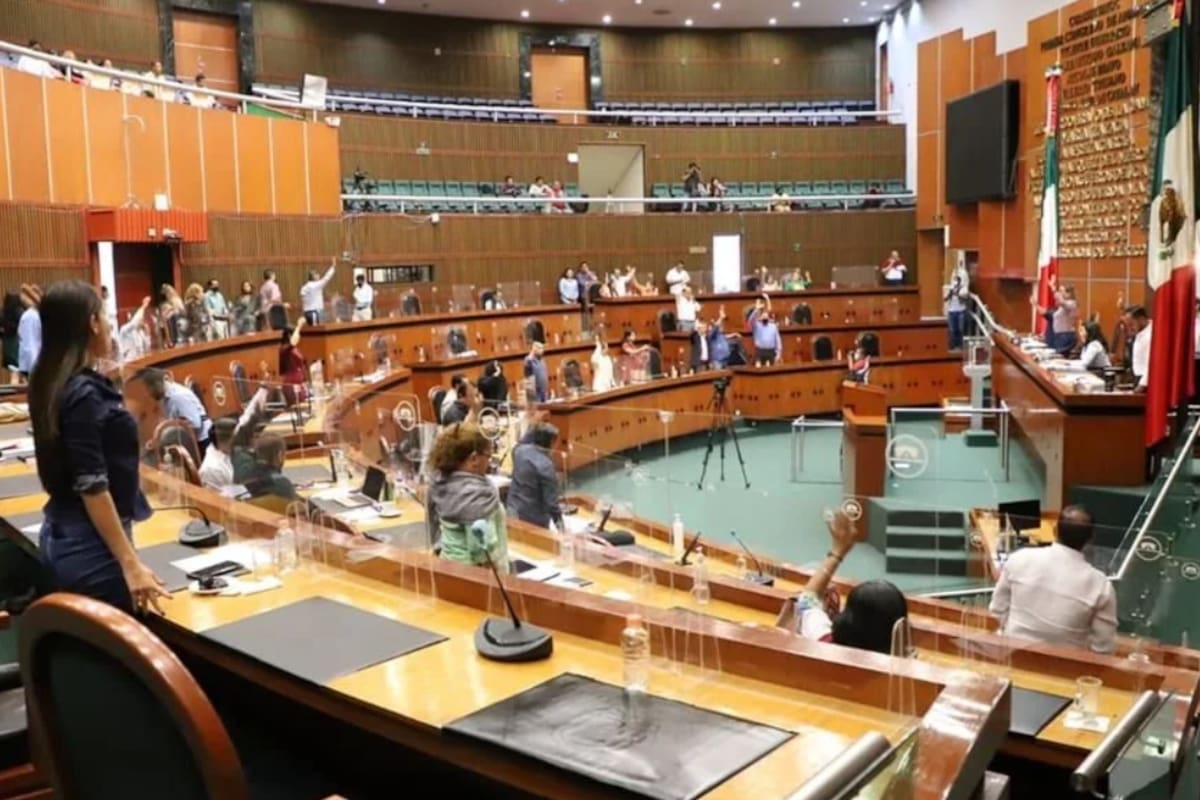 La FGE investiga la presunta falsificación de 50 cheques cobrados a nombre de 21 diputados por alrededor de 15 millones de pesos, tras detectar firmas que los legisladores aseguran no haber autorizado