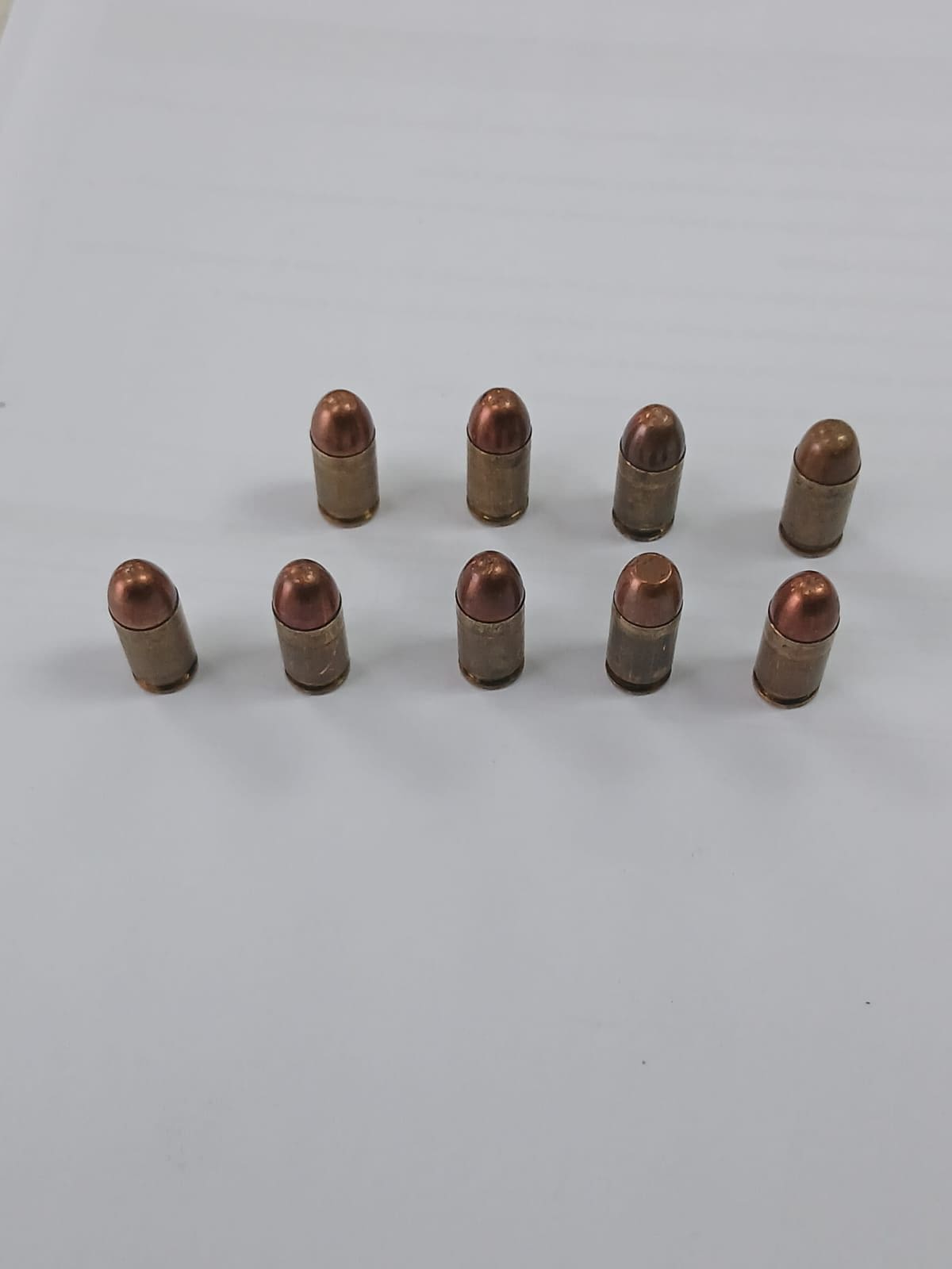 Un guardia de seguridad fue detenido tras amenazar con un arma de fuego a un trabajador de la CFE; portaba una pistola calibre .380 con nueve cartuchos al momento de su captura. Foto.: Cortesía