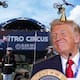 Trump usa su cumpleaños de 80 años para proyectar fuerza con la UFC en la Casa Blanca y convierte la celebración en un espectáculo político que tachan de “pan y circo” mientras crecen dudas sobre su salud, la guerra en Irán y el costo del evento
