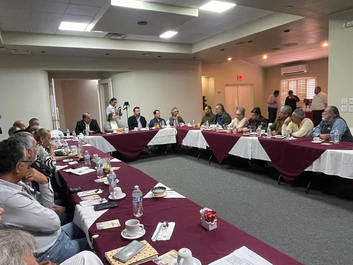 Integrantes del grupo se reunieron con la diputada federal Evangelina Moreno para solicitar su intervención ante los incrementos al Impuesto Predial aprobados en la Ley de Ingresos del municipio. Foto: Carmen Gutierrez