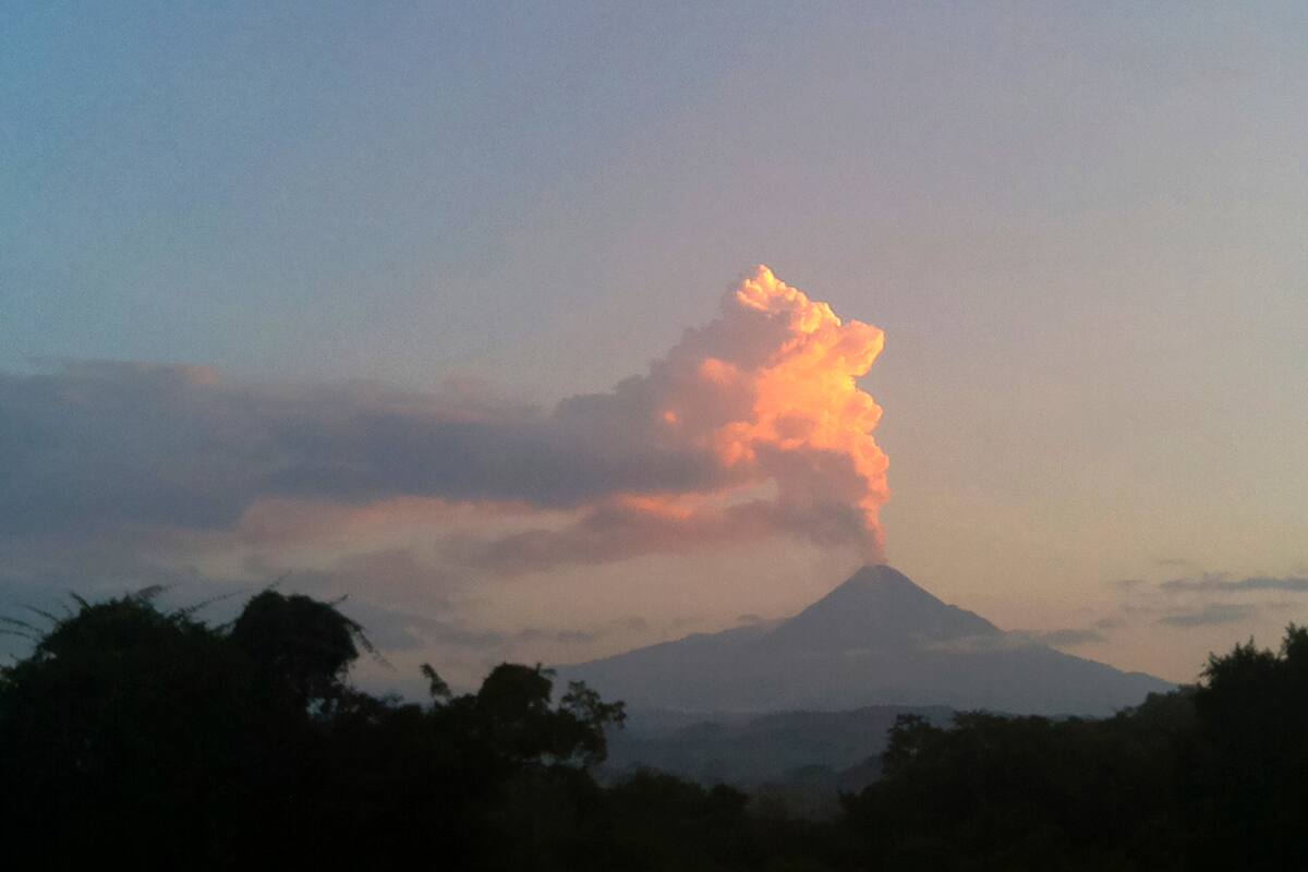 La vida bajo el volcán de fuego de Colima