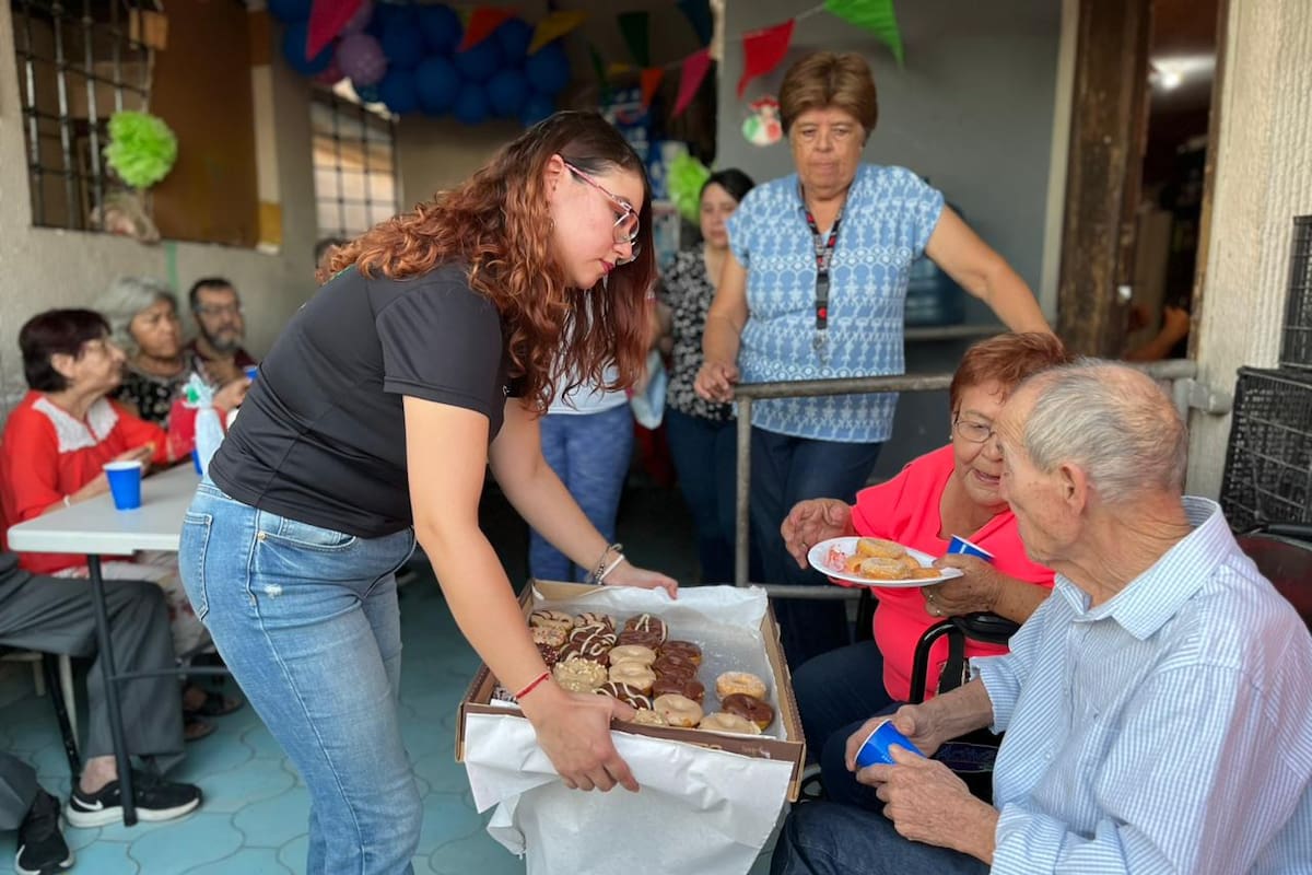 Unique People organiza cena mexicana para abuelitos: cómo puedes ayudar con donativos