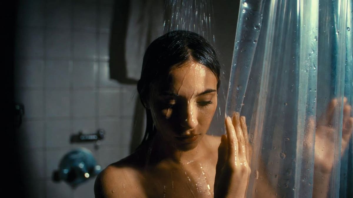 Por qué ducharse por la noche puede ayudar a dormir mejor | Foto: Grok