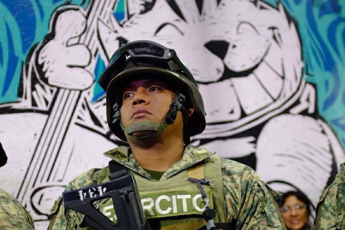 La Guardia Nacional, junto con efectivos de la SSC y el Ejército, irrumpió en el concierto de Fermín Muguruza en el Foro Alicia. Foto: Instagram @lngsht