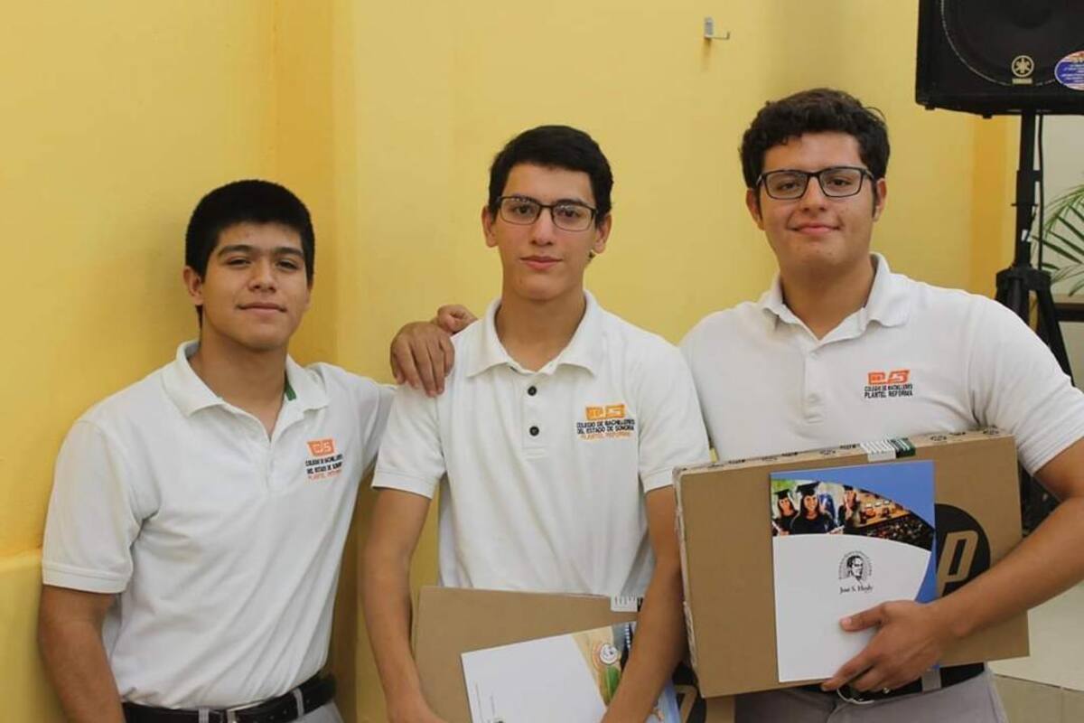 Colocan estudiantes en alto a Cobach en concurso de Matemáticas