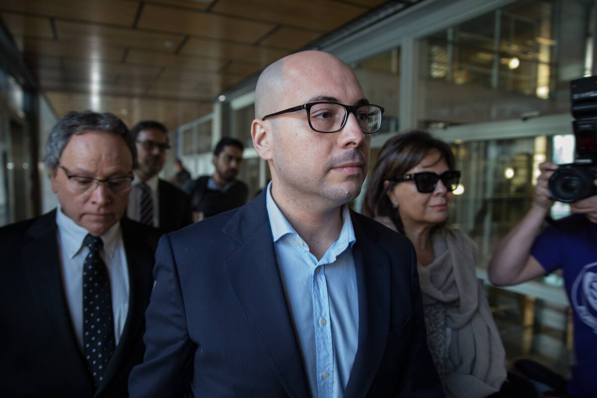 Condenan a cinco años de prisión al cineasta chileno Nicolás López por abuso sexual