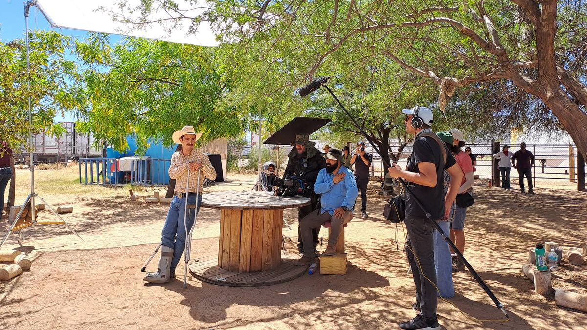 La historia pone énfasis en valores como la amistad, la lealtad y la vida cotidiana de aquellos vaqueros que día a día se dedican a cuidar caballos y practicar las técnicas del rodeo.