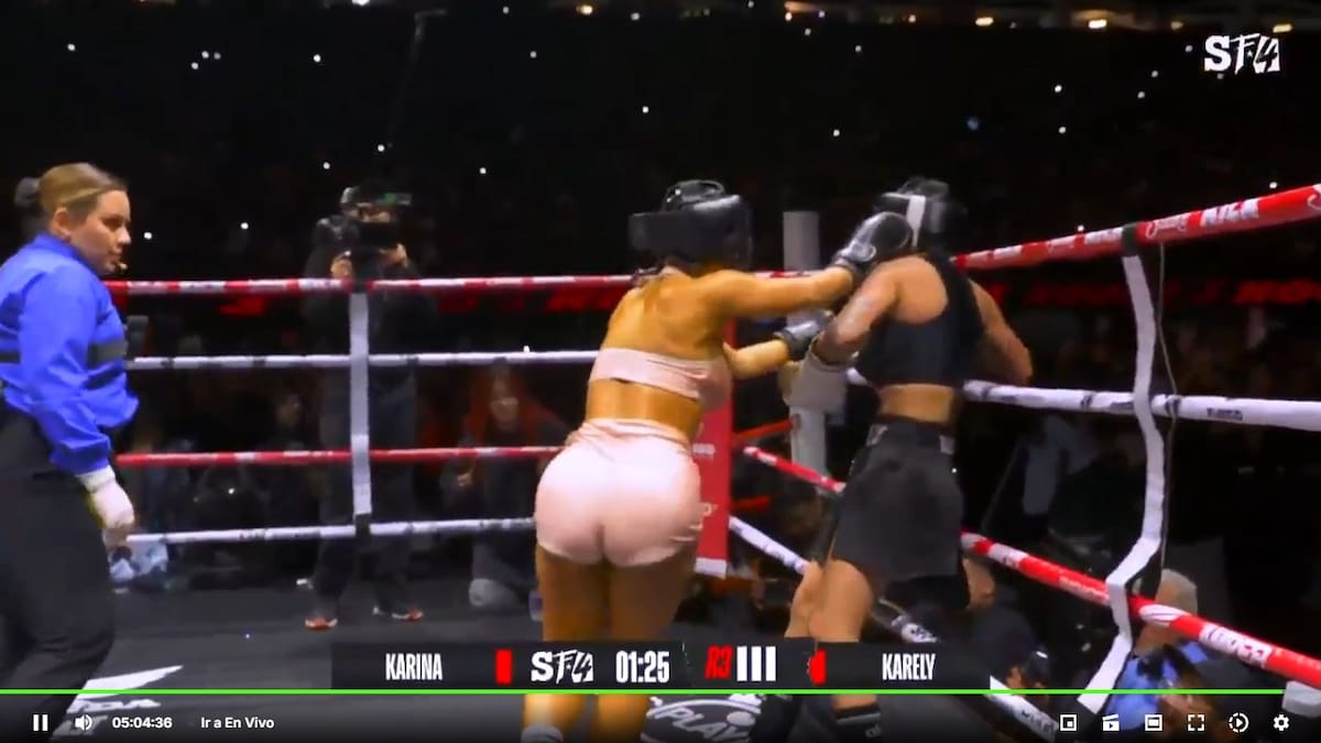 Karina García empuja a Karely Ruiz. (Foto: Captura de pantalla)