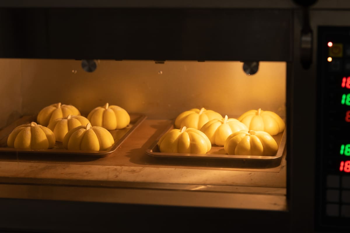 Cómo limpiar el vidrio del horno sin dañarlo, según especialistas