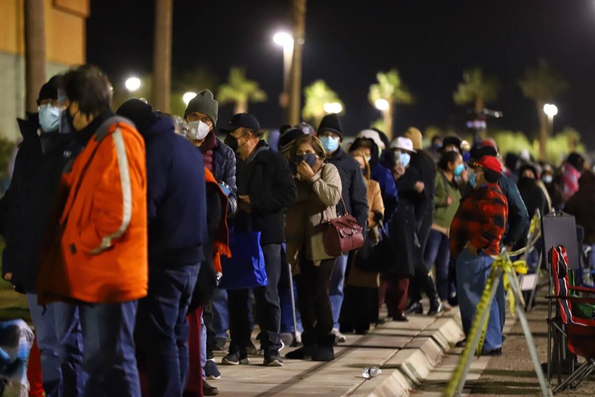 Aplican vacuna contra Covid-19 a 600 personas en el Centro, California