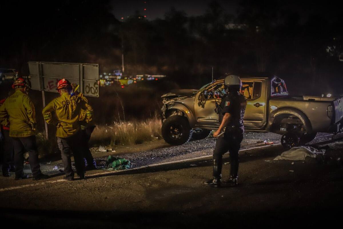 Muere mujer tras volcadura en acceso a Playas
