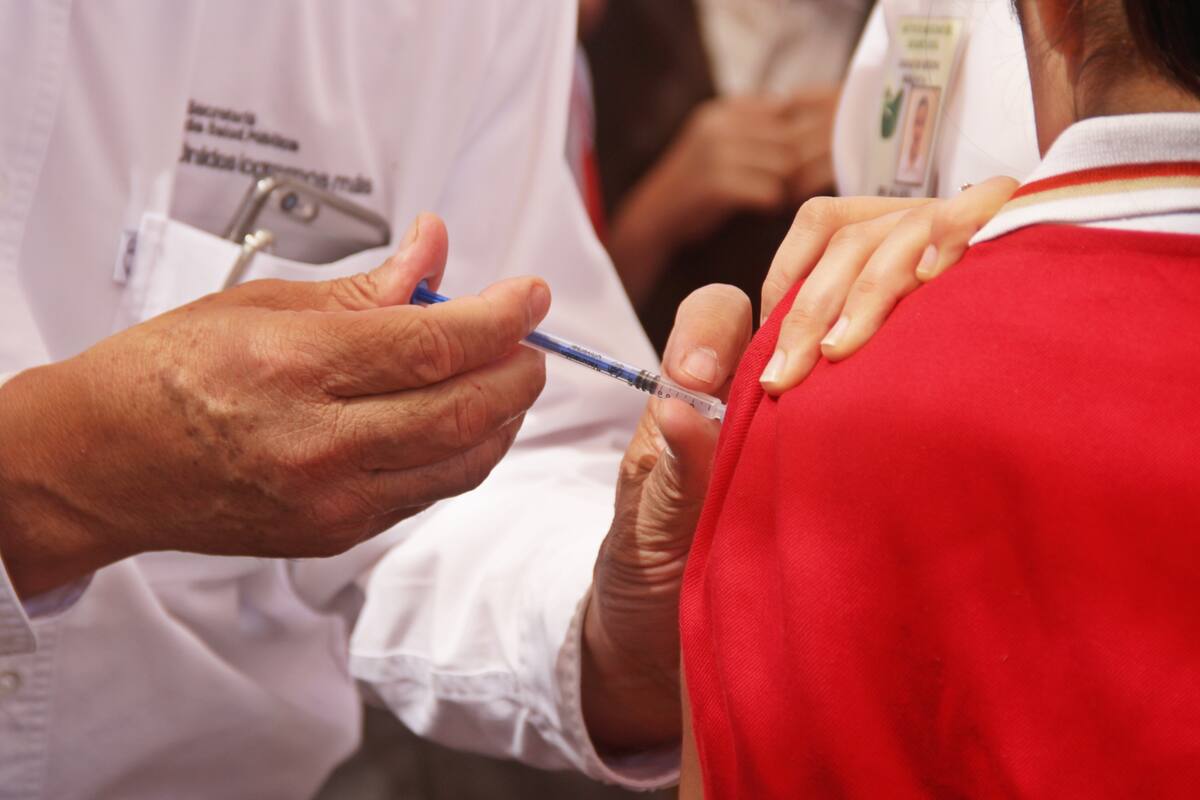 México suma hoy 2.8 millones de vacunas envasadas de AstraZeneca y Sinovac