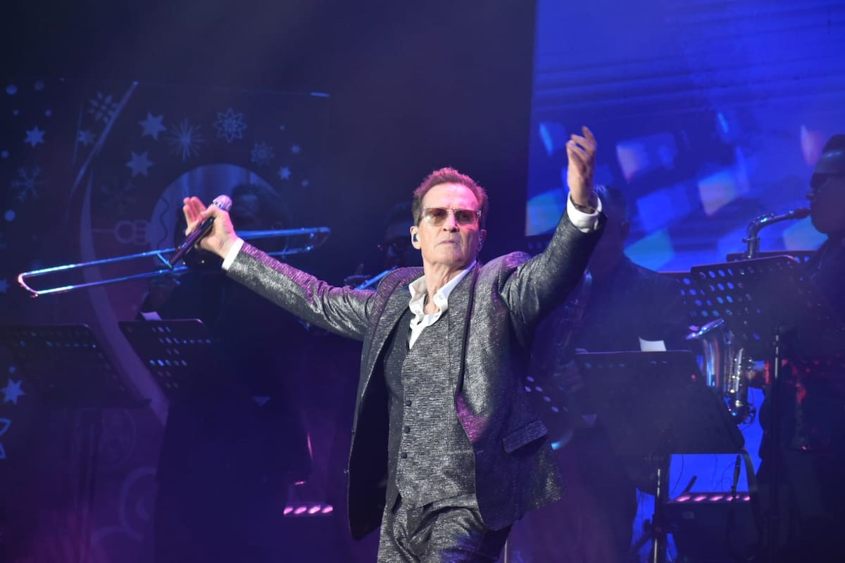 Emmanuel cierra serie de conciertos en el año en el Foro de Avenida Revolución