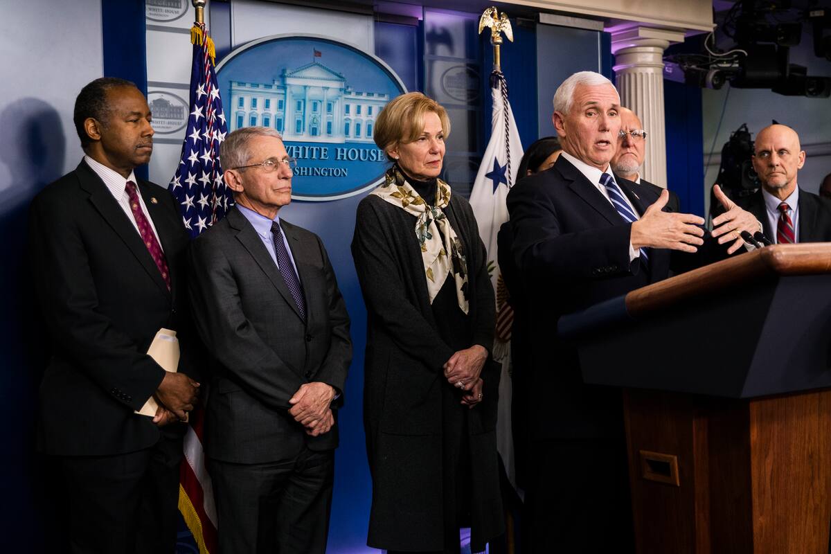 En Washington ya se erradicó el saludo de mano por coronavirus