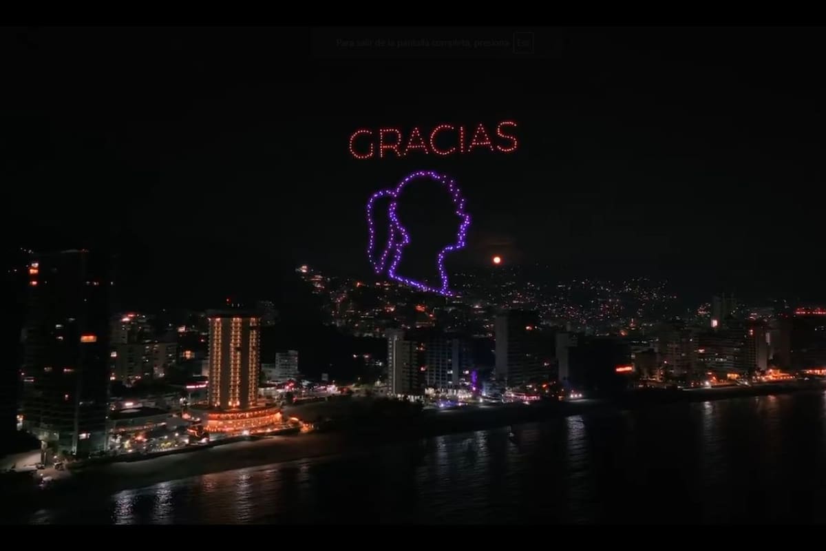 Acapulco agradece apoyo a Claudia Sheinbaum con drones que proyectan su silueta
