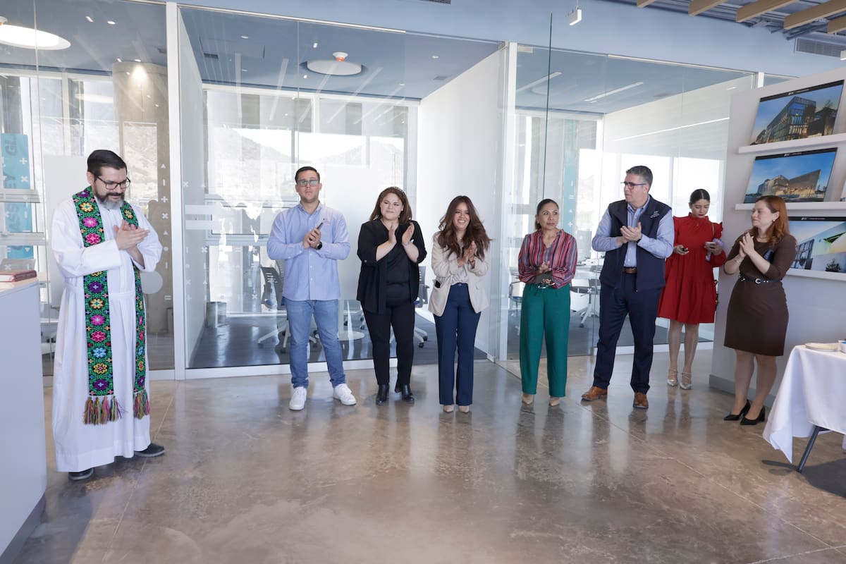 Bendicen Escuela Bancaria y Comercial de Hermosillo