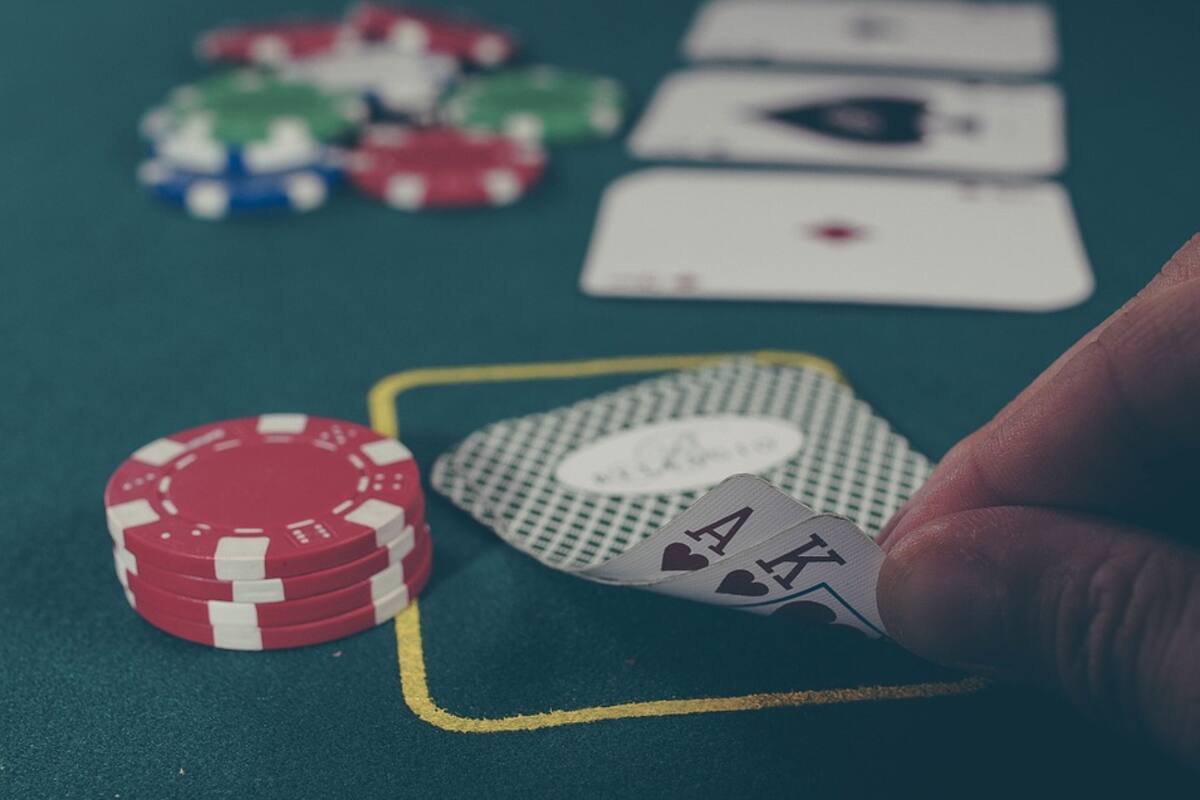 Menores de edad matan a jugador profesional de póker mientras cenaba
