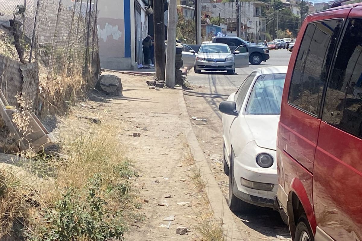 Homicidios Tijuana: Localizan cadáver dentro de vehículo en la Sánchez Taboada